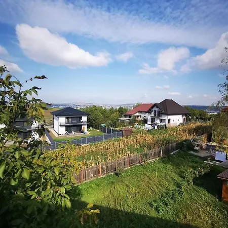 Appartement Cozy La Mansarda Miroslava Exterior photo